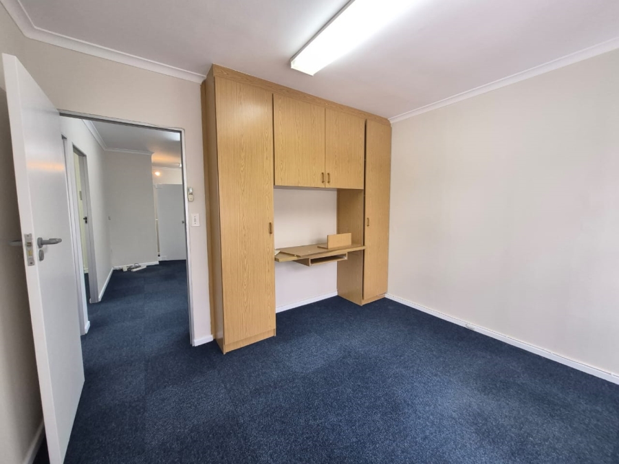 To Let Commercial Property for Rent in Pinelands Western Cape